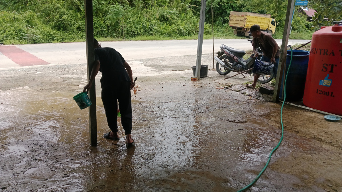 Gotong royong pembersihan halaman