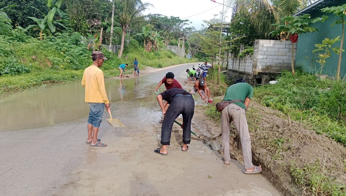 Pembersihan jalan utama jalan poros