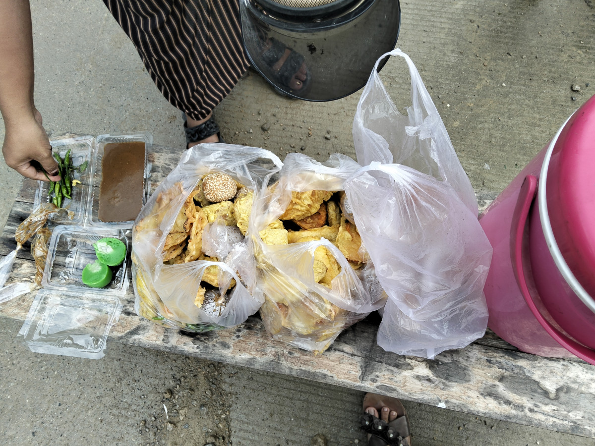 Pembersihan anak sungai