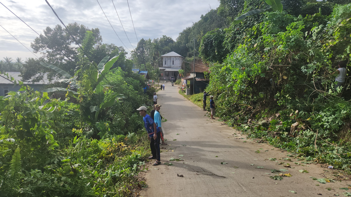 Gotong Royong Pembersihan Jl. Air Terjun Pinang Seribu