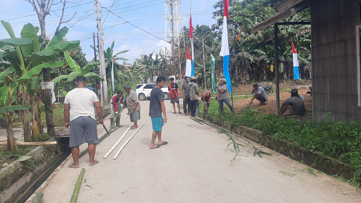Pemasangan umbul umbul