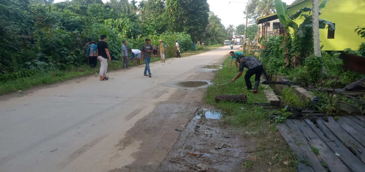 gotong royong sekitar rt 22