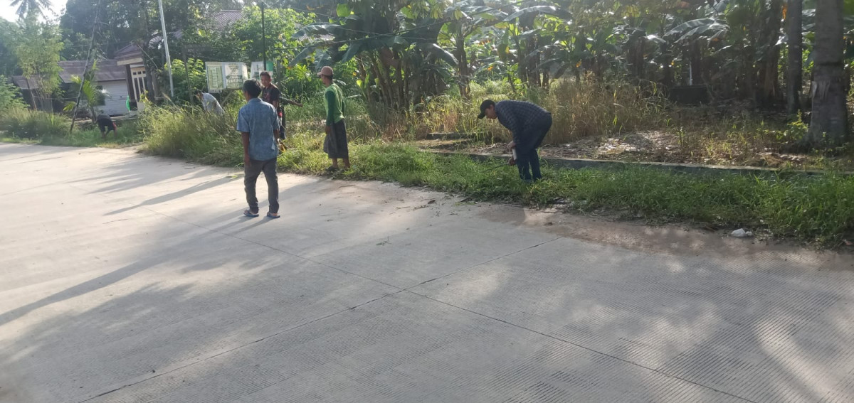 bersih bersih sekitar rt 22