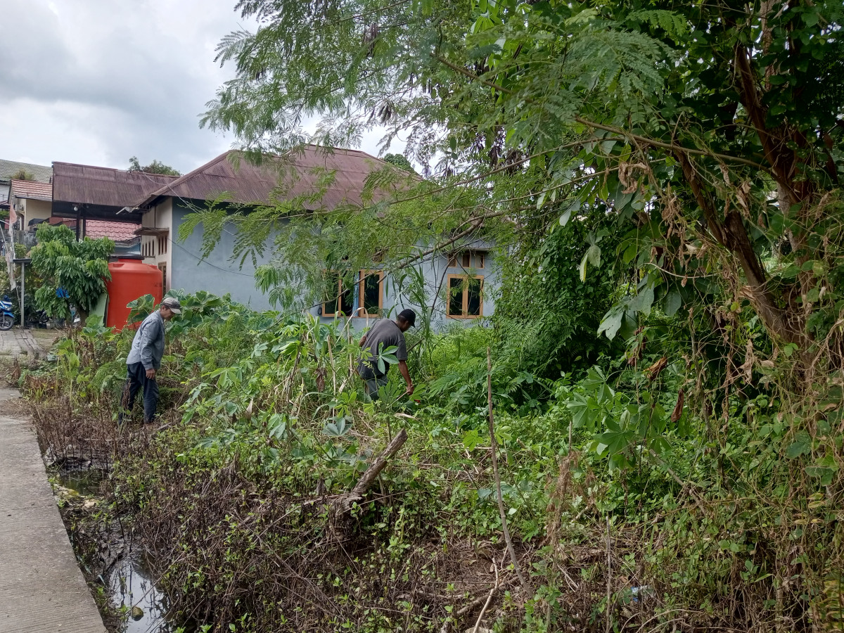 Kerja bakti bersih lingkungan 1
