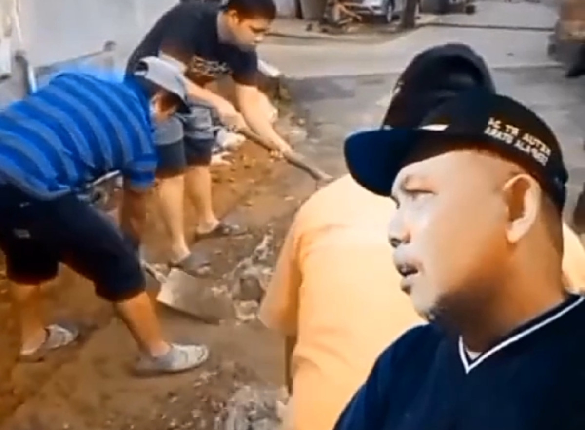 Kerjabakti dilingkungan Blok B 5 kavling