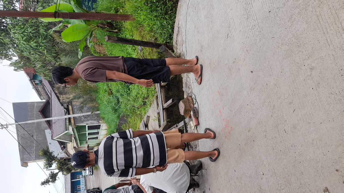 Memperbaiki jembatan kayu Blok C9