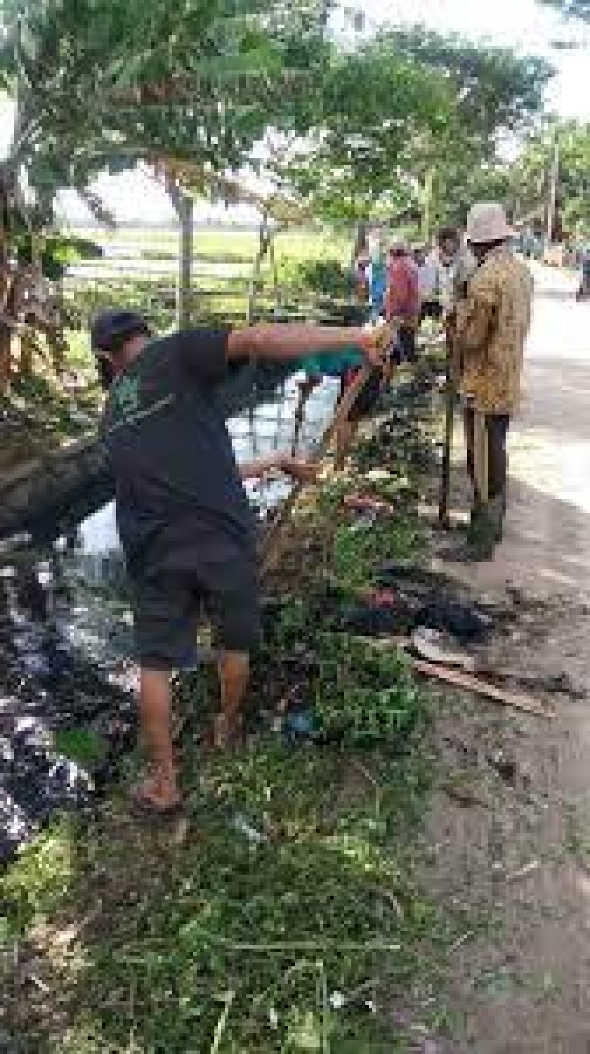 bersih bersih kegiatan gotong royong rt. 26