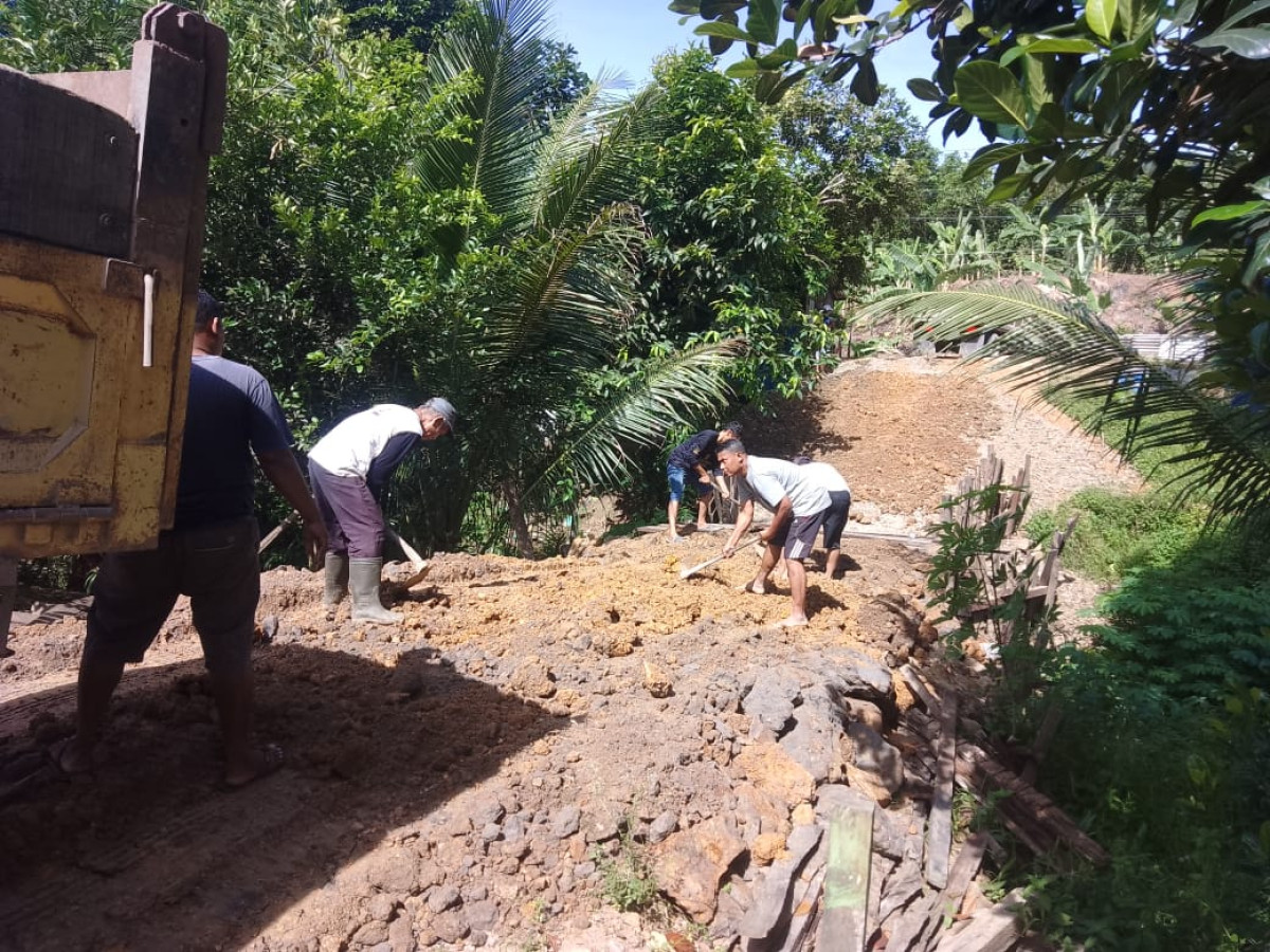 gotong royong jln pada idi