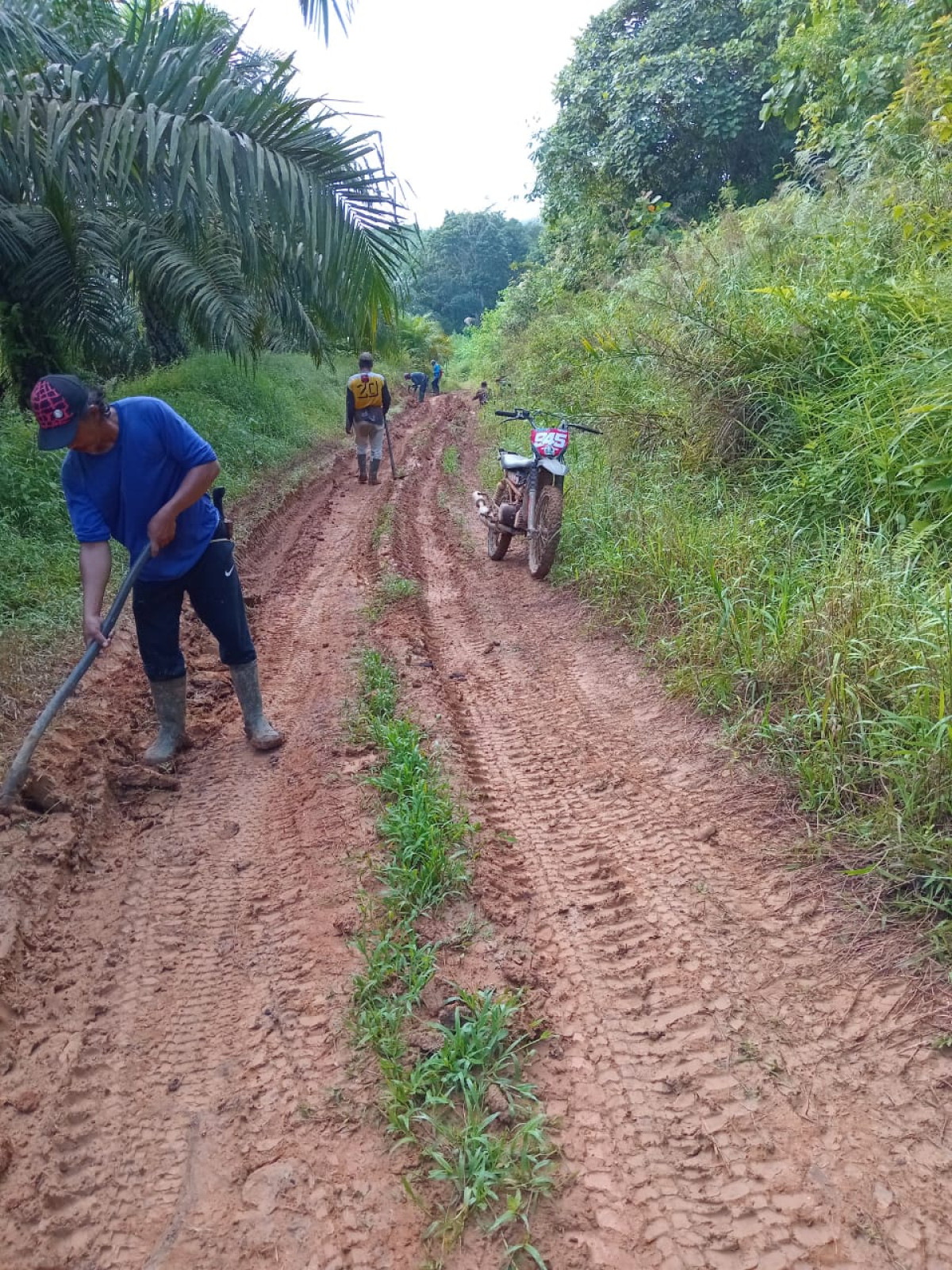 Gotong royong jalan