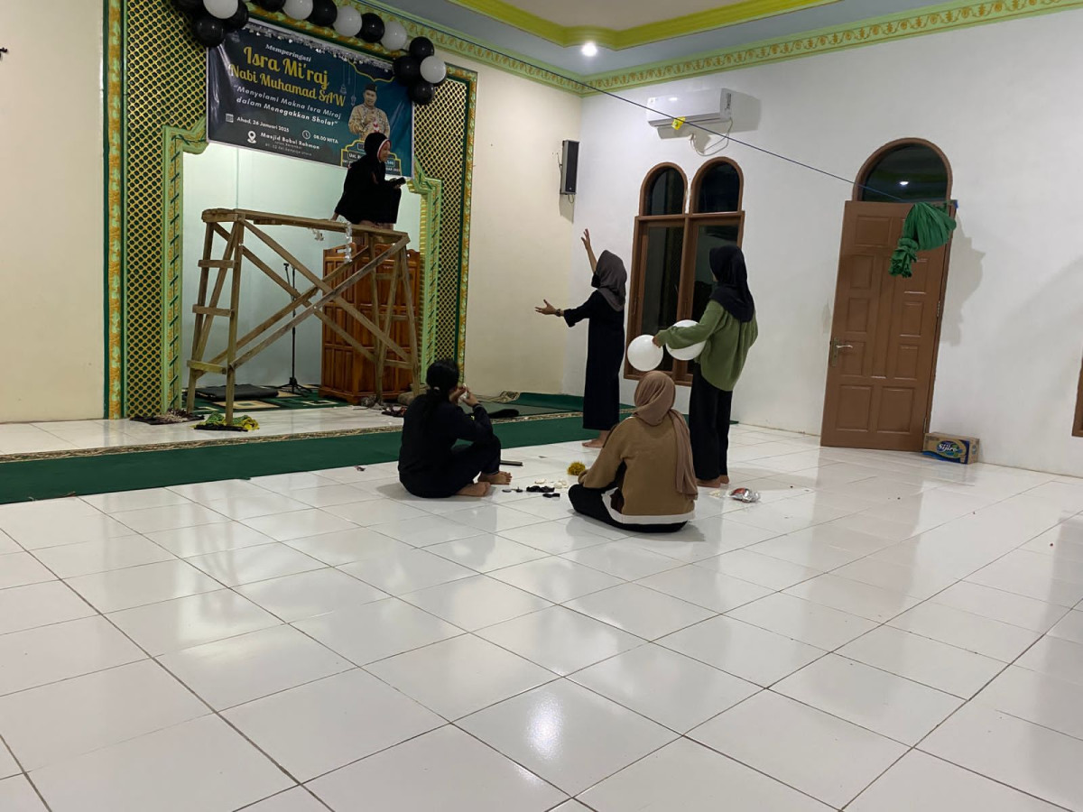 gotong royong persiapan isra. mi. raj