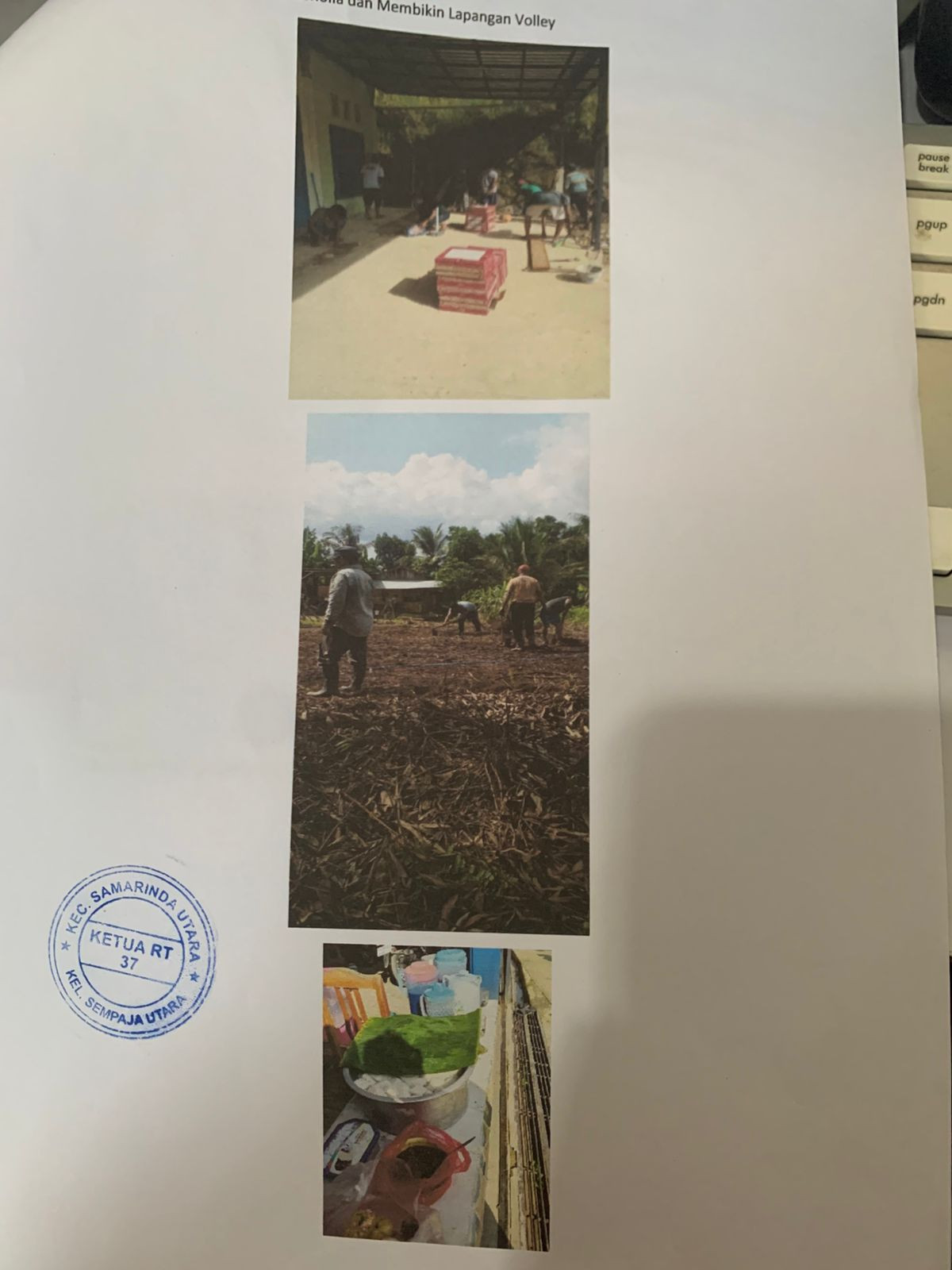 kerja bakti bikin lapngan voli dan pasang keramik teras musholla