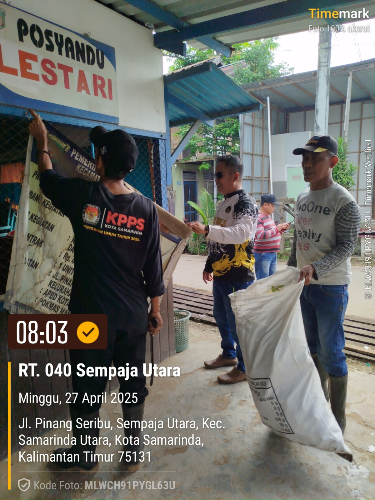 Gotong royong pungut sampah di jln. Padat Karya Pinang Seribu dan di gang sekitar wilayah RT 40