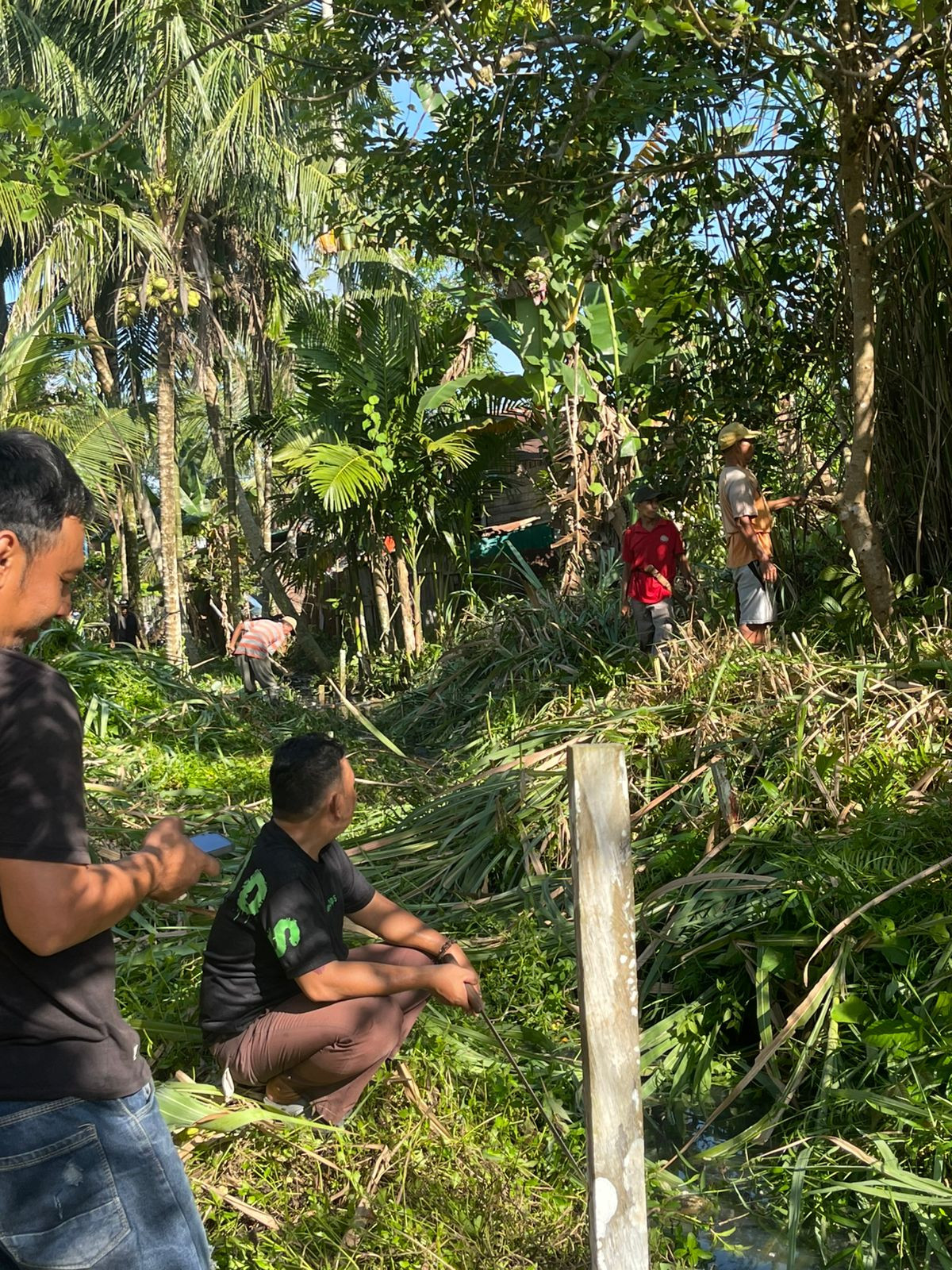 Gotong royong bersih paret di gang H.Tarmidi