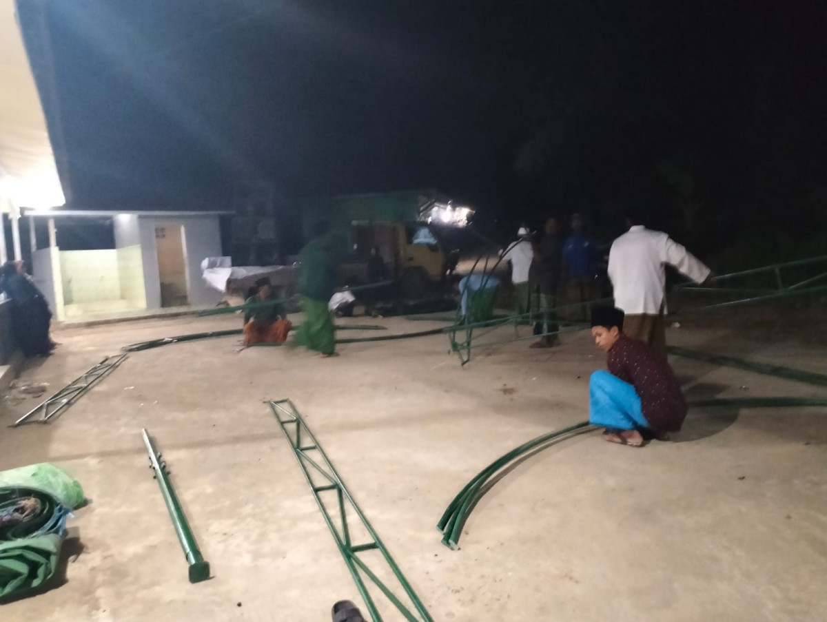 Pemasangan tenda