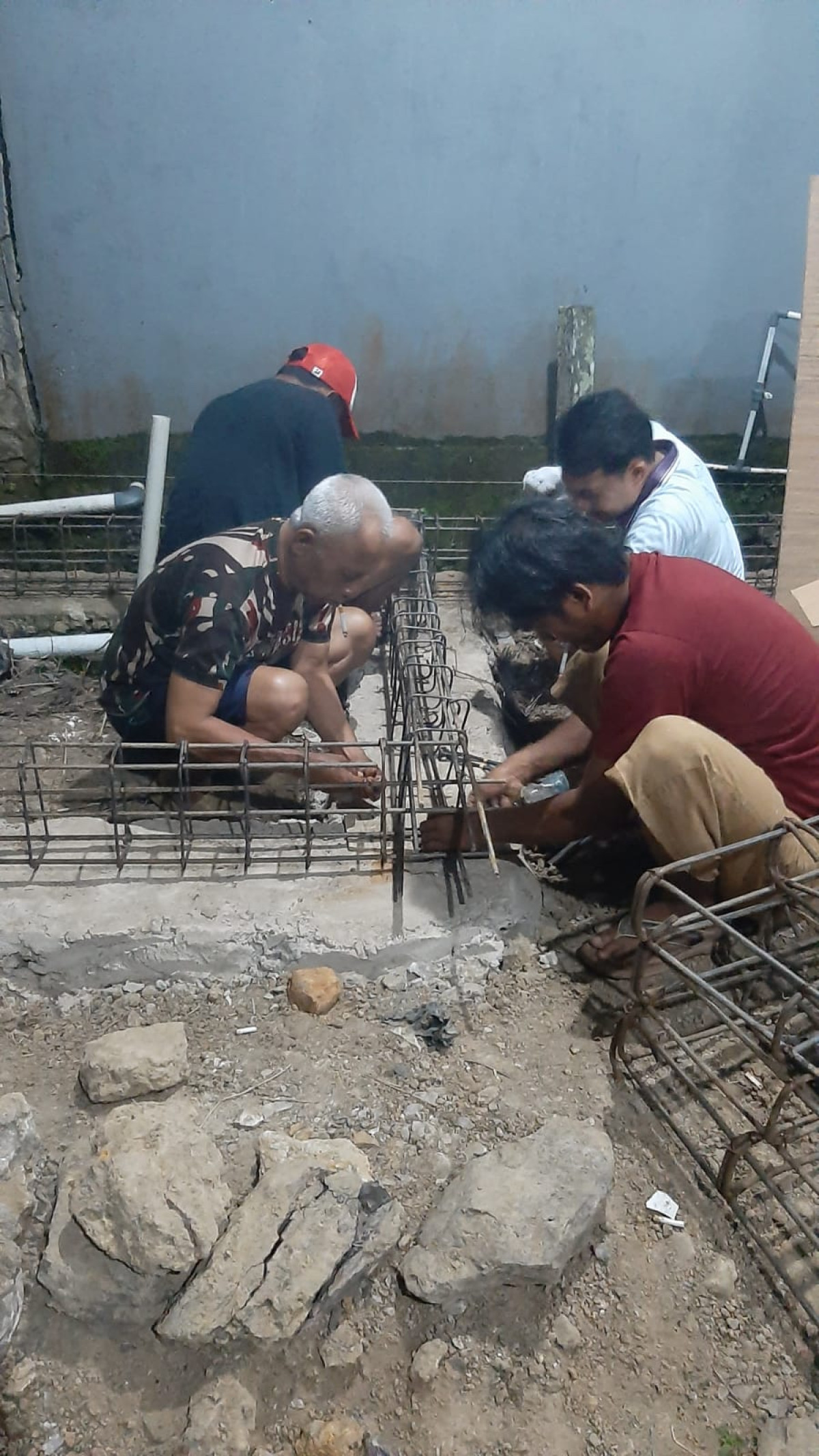 GOYONG ROYONG SEKITAR RT. 42