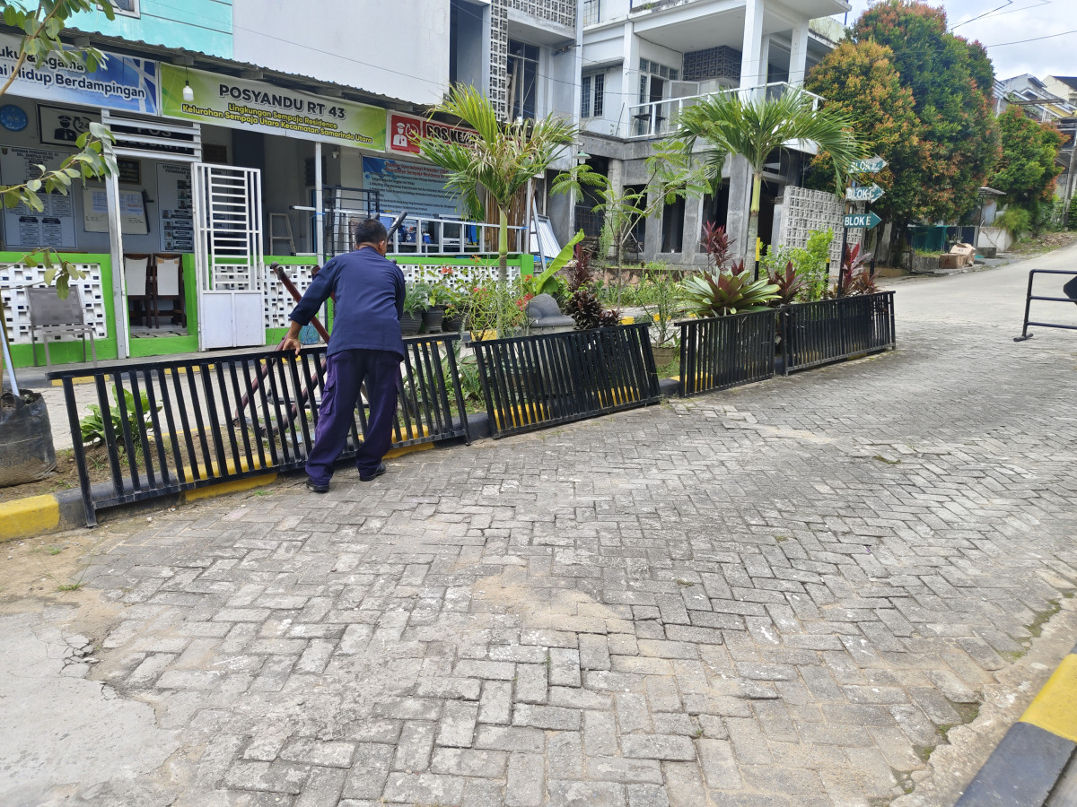 Pembuatan pagar Langgar