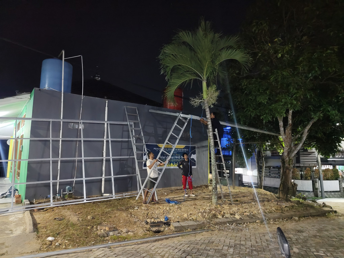 Kerja bakti pasang rangka