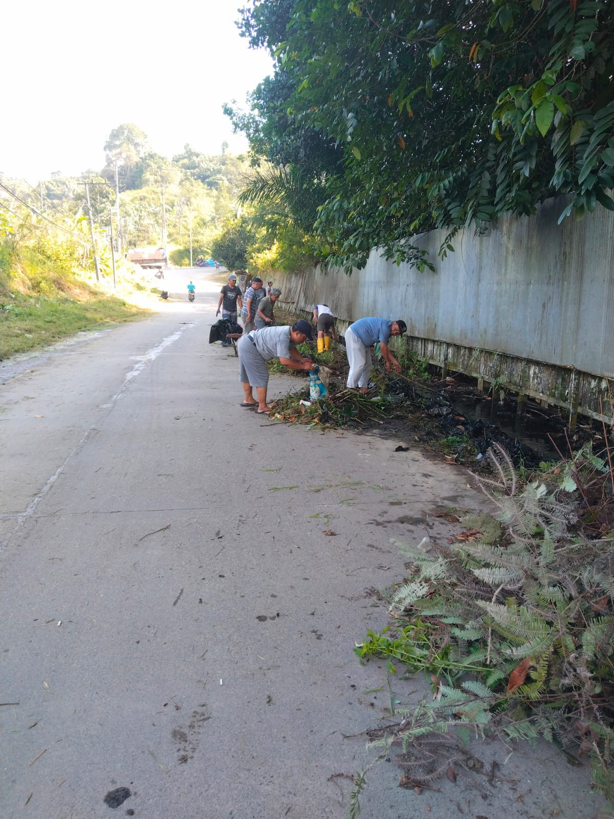 Gotong royong di gapura talang sari