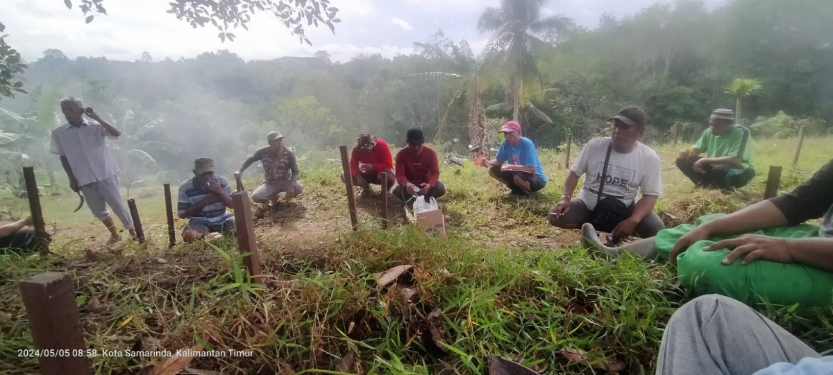 Gotong Royong di Makam
