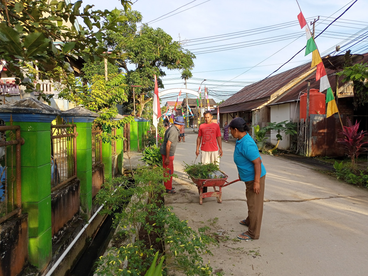 Kerja bakti di lingkungan RT 16