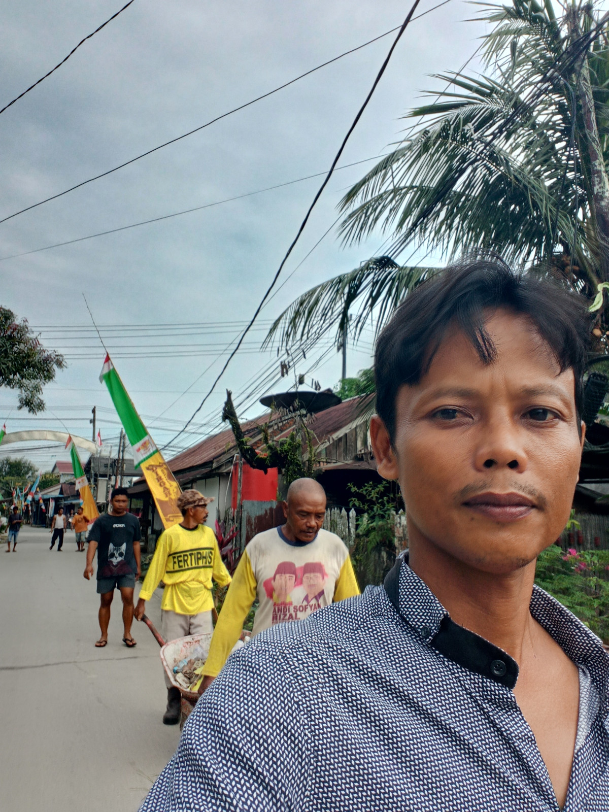 Gotong royong warga RT 16