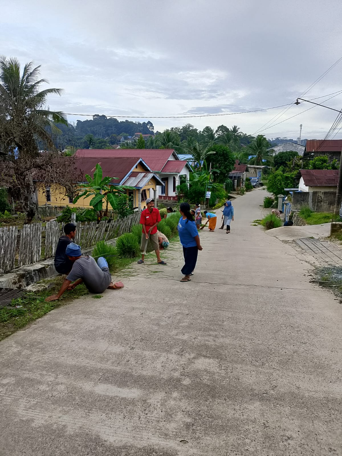 Gotong royong warga RT 16