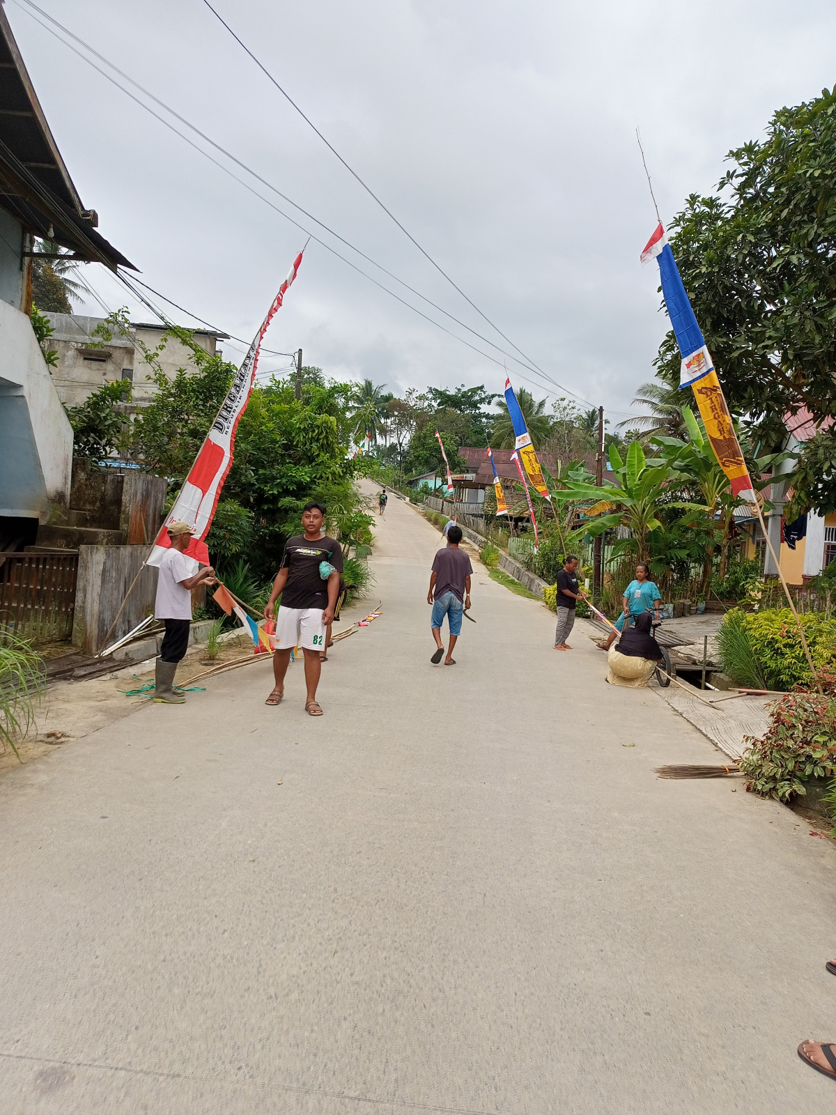 Gotong royong warga RT 16