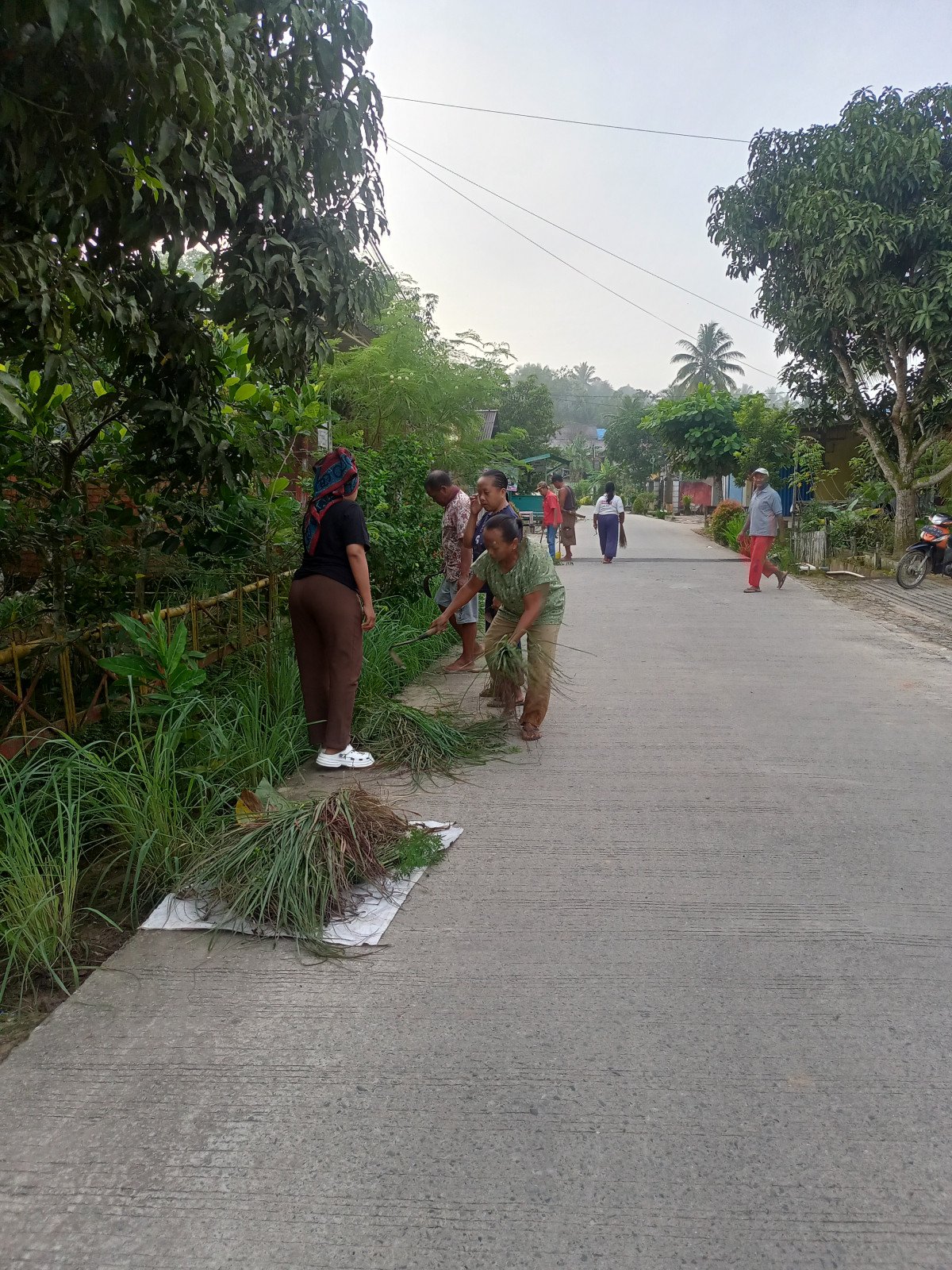 Gotong royong warga RT 16