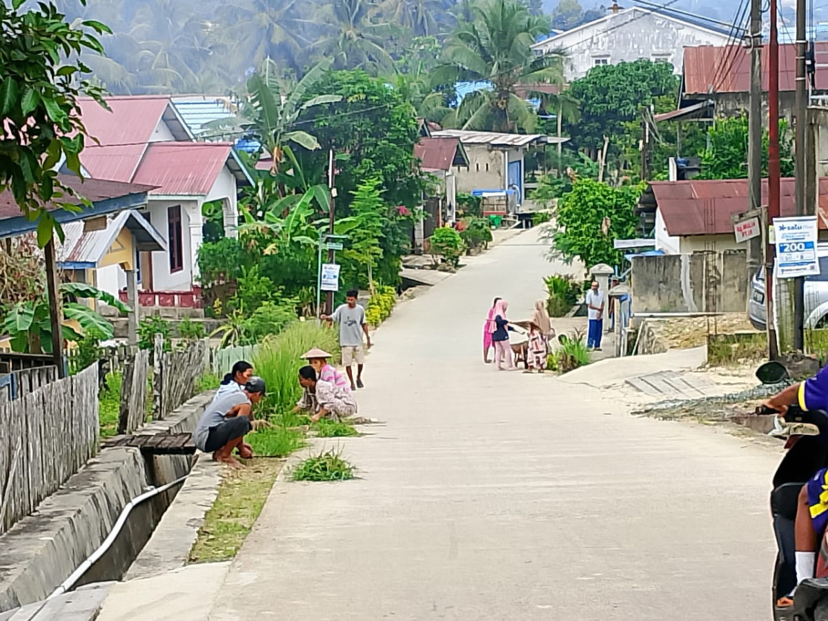 Gotong royong warga RT 16