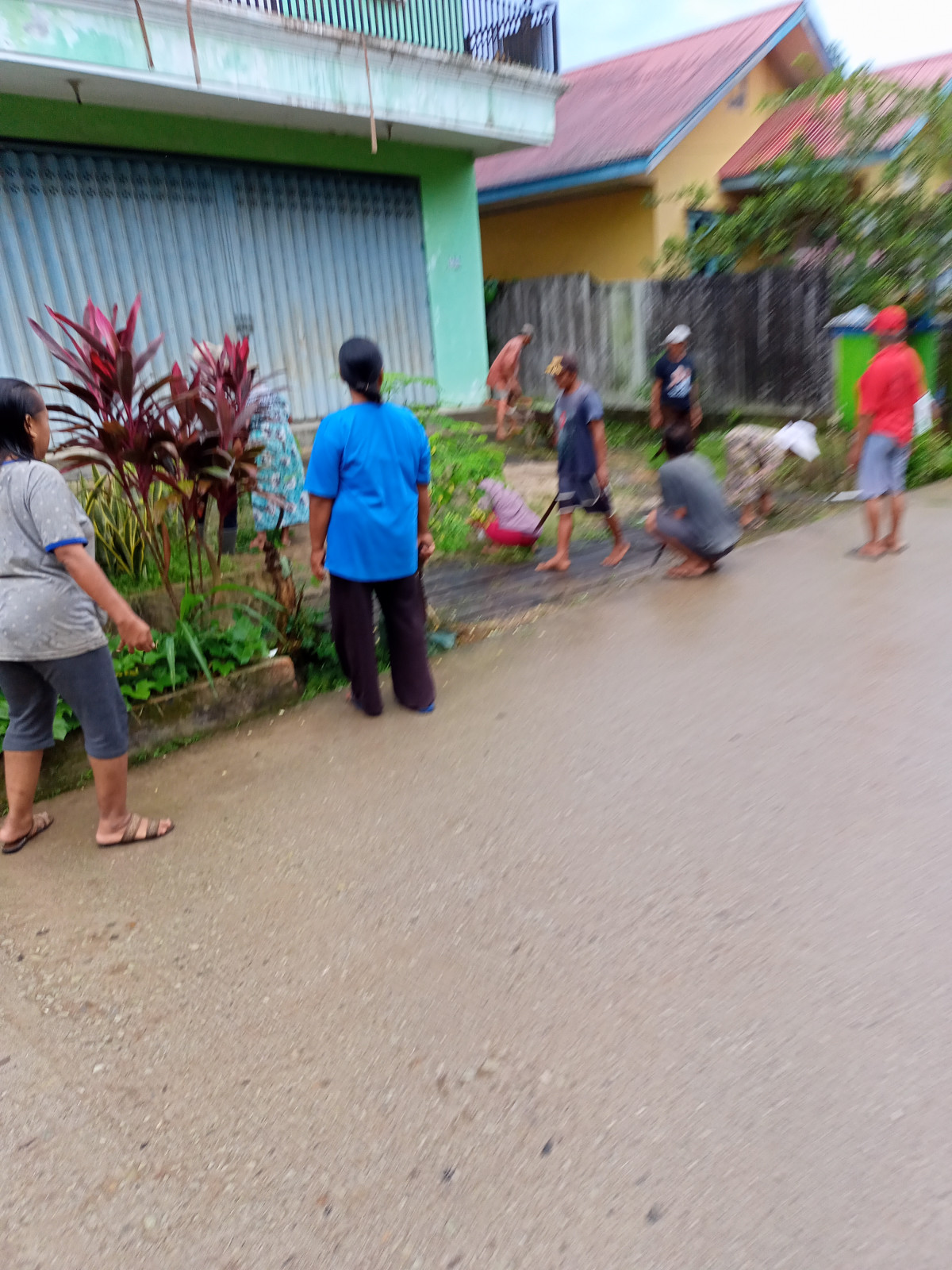 Gotong royong di jl Giri mulyo RT 16