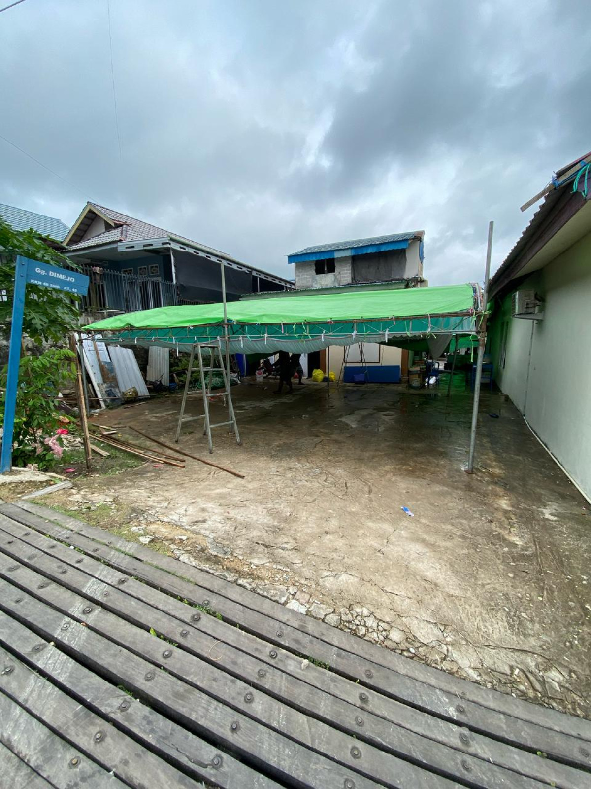 Pembongkaran tenda