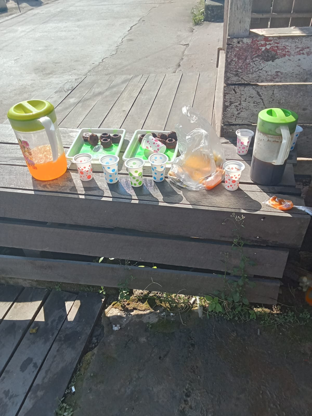 Pembersihan rumput badan jalan girimukti