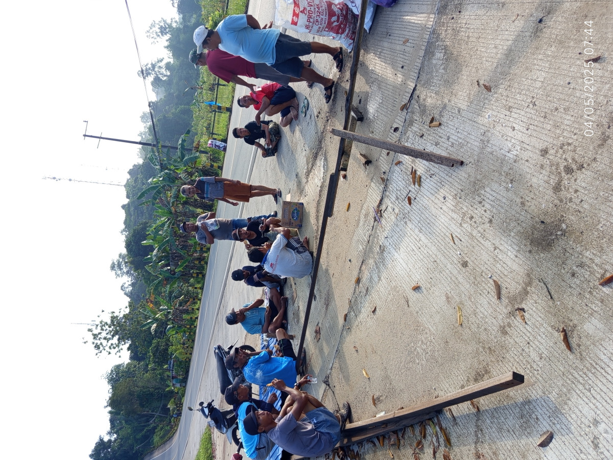 Gotong royong pembersihan jalan Poros samarinda bintang rt 25