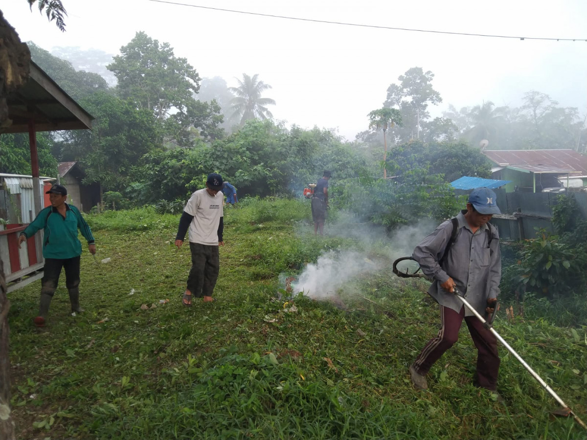 Gotong royong pembersihan pos kamling