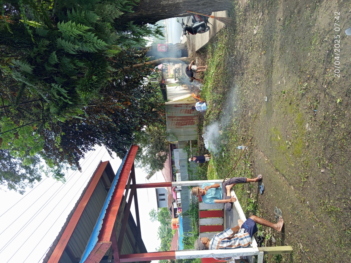 Gotong royong pembersihan pos kamping