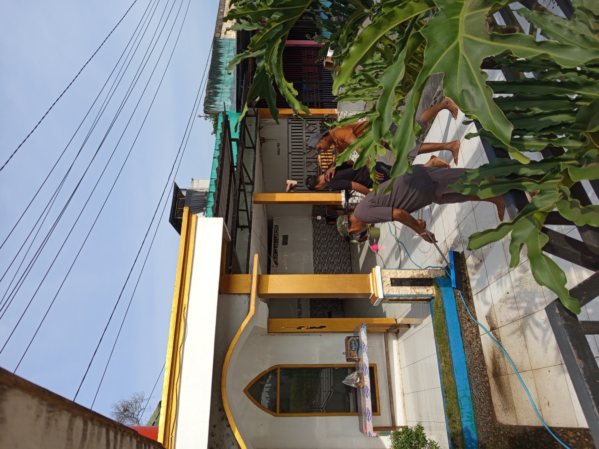 Gotong royong pembersihan mushola