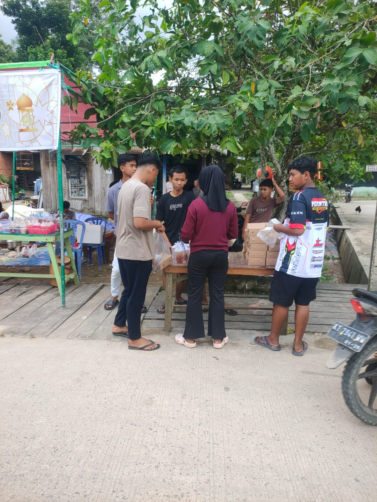Gotong dimasjid adz-dzikro rt 30