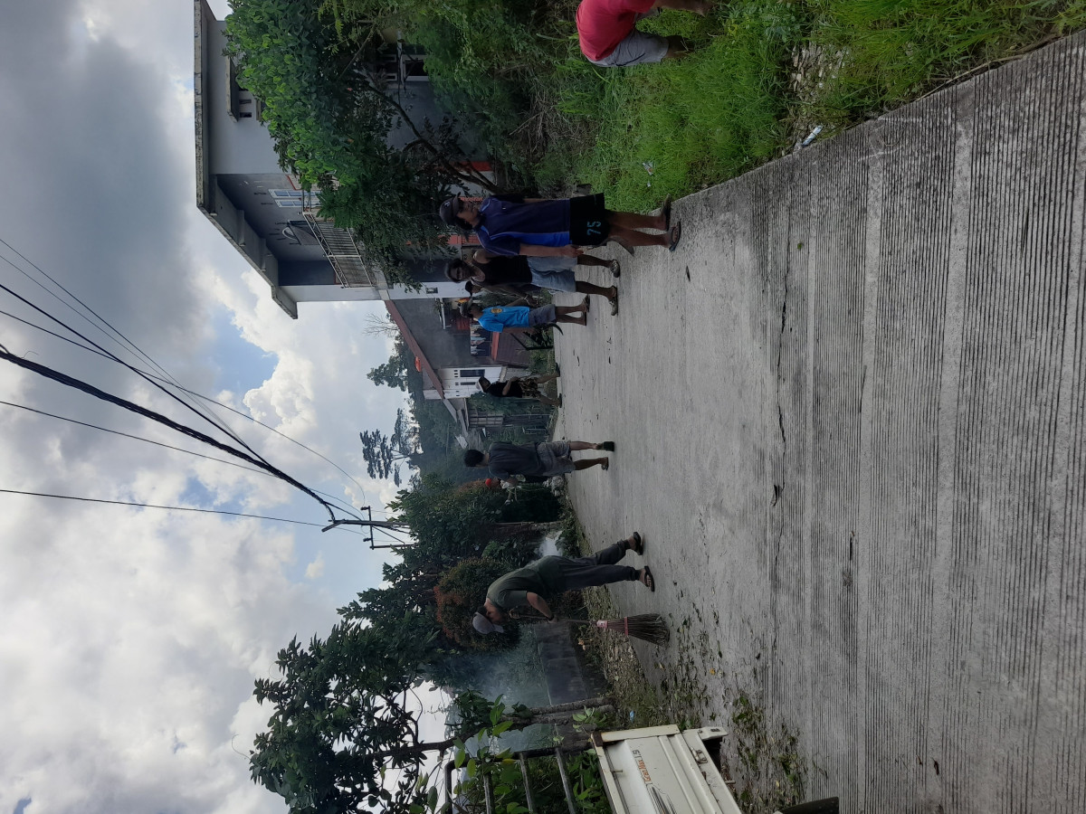 Kerja bakti bersih bersih blok AG