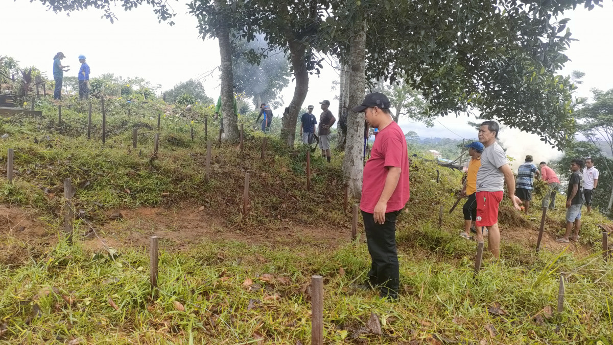 Gotong Royong di Pemakaman Muslimin Talang Sari