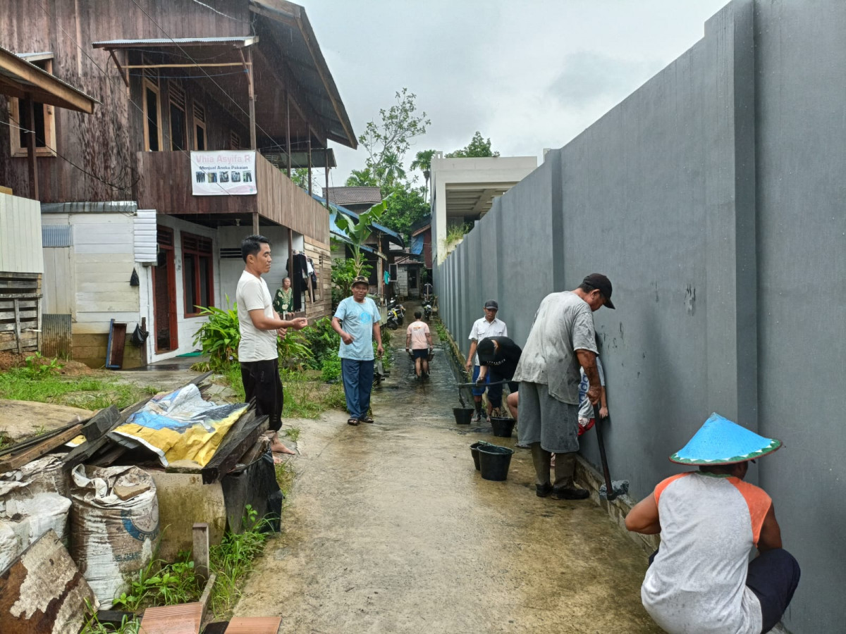 Gotong royong gang Anggrek RT 02