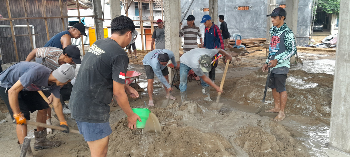 Gotong royong Langgar Al-Azmi