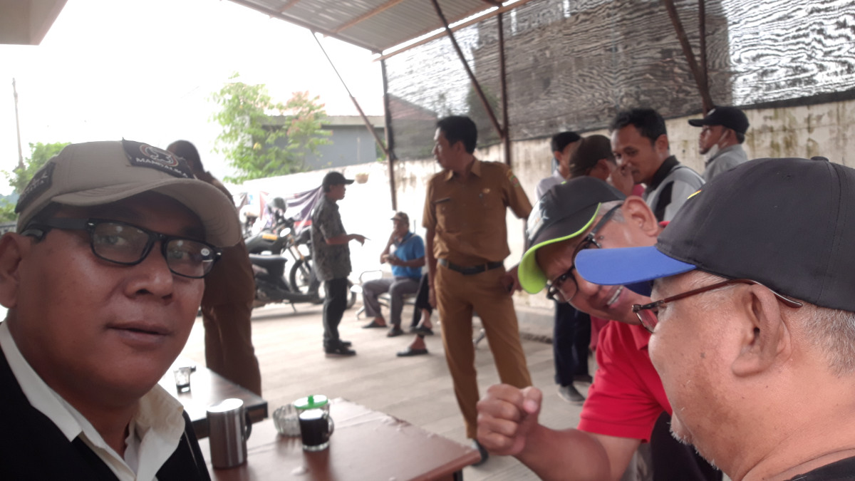 membersihkan lapangan laser