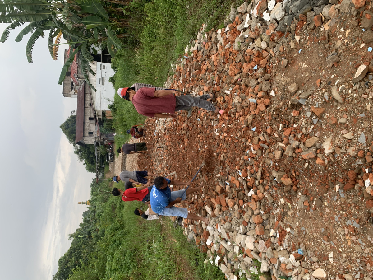 Kerja bakti pengerasan jalan kauman