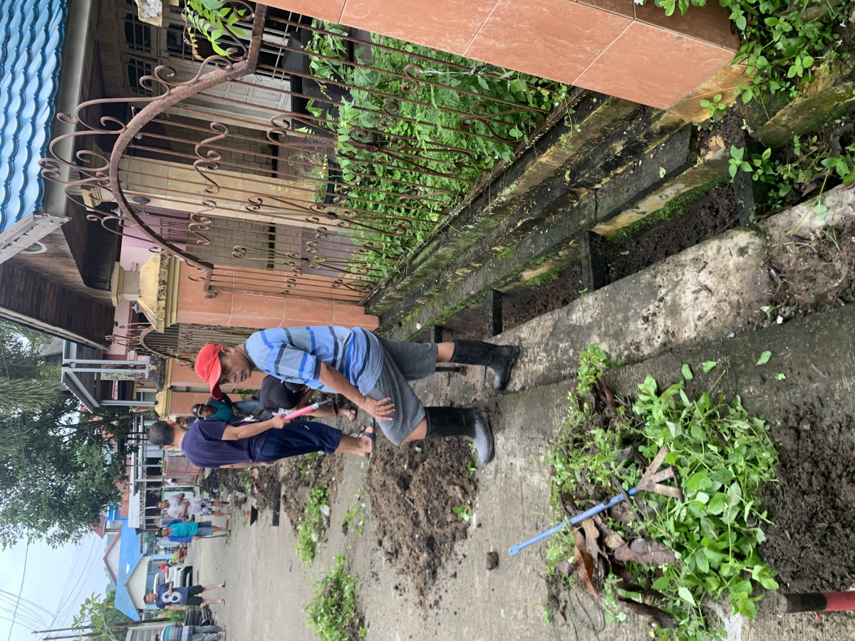 Pembersihan drainase paret blok tepian 6