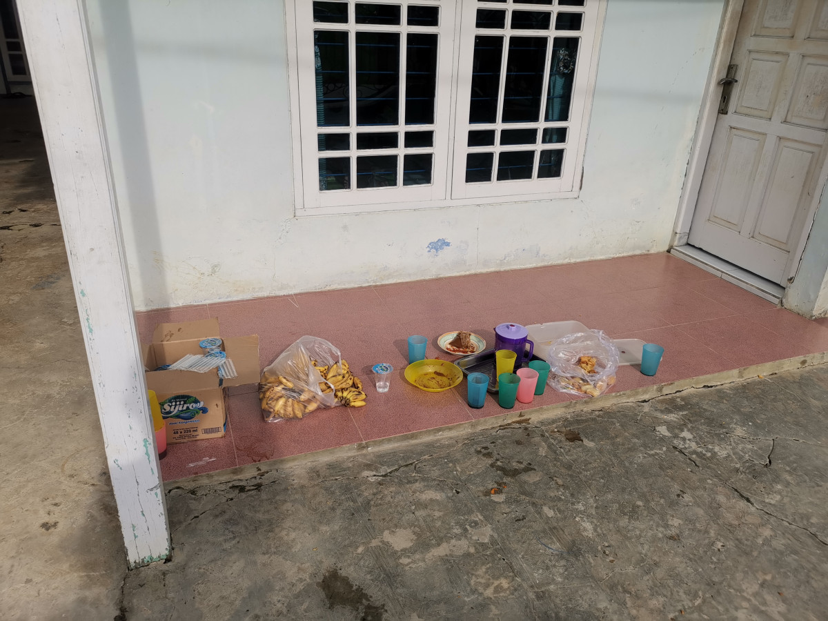 Kerja Bakti Membersihkan Lingkungan Sekitar