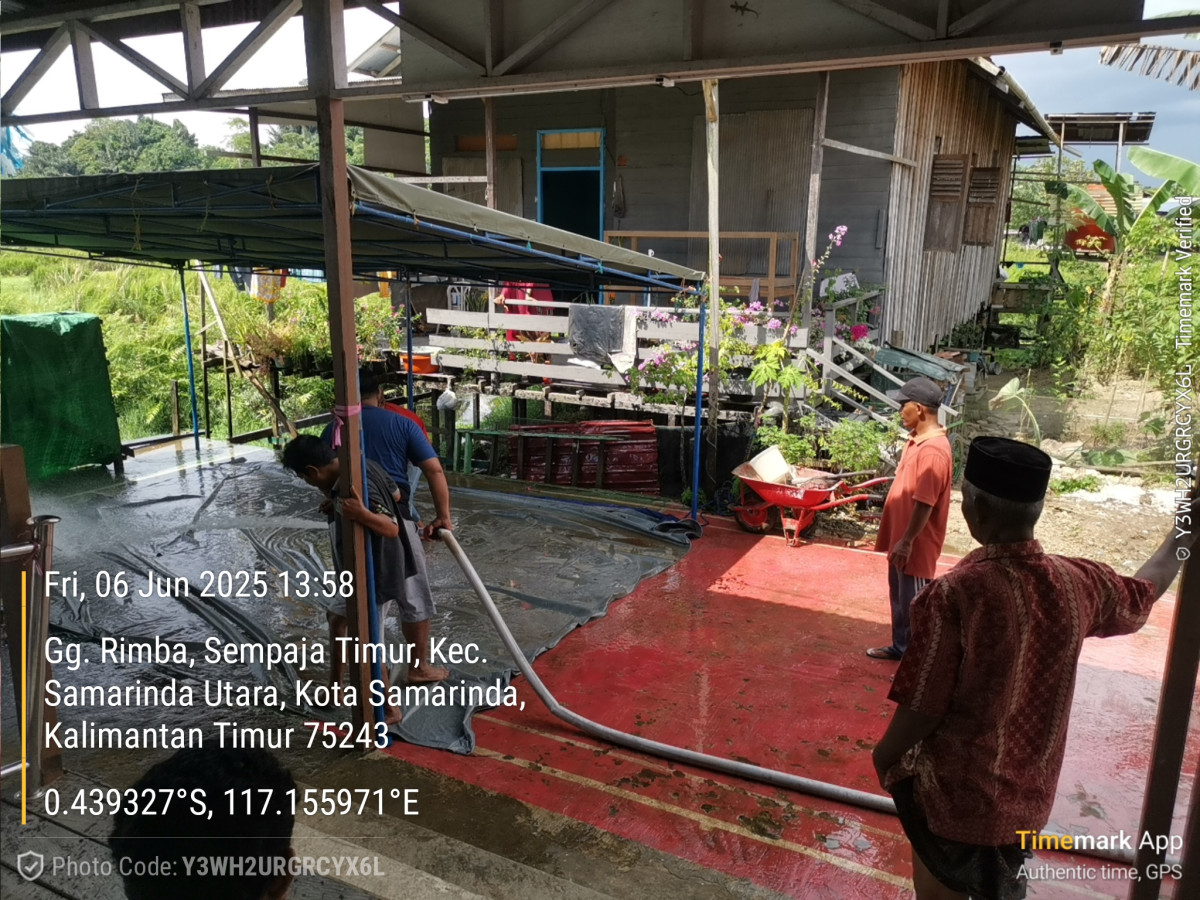 Gotong Royong Bersih2 lingkungan setelah pemotongan Hewan Qurban