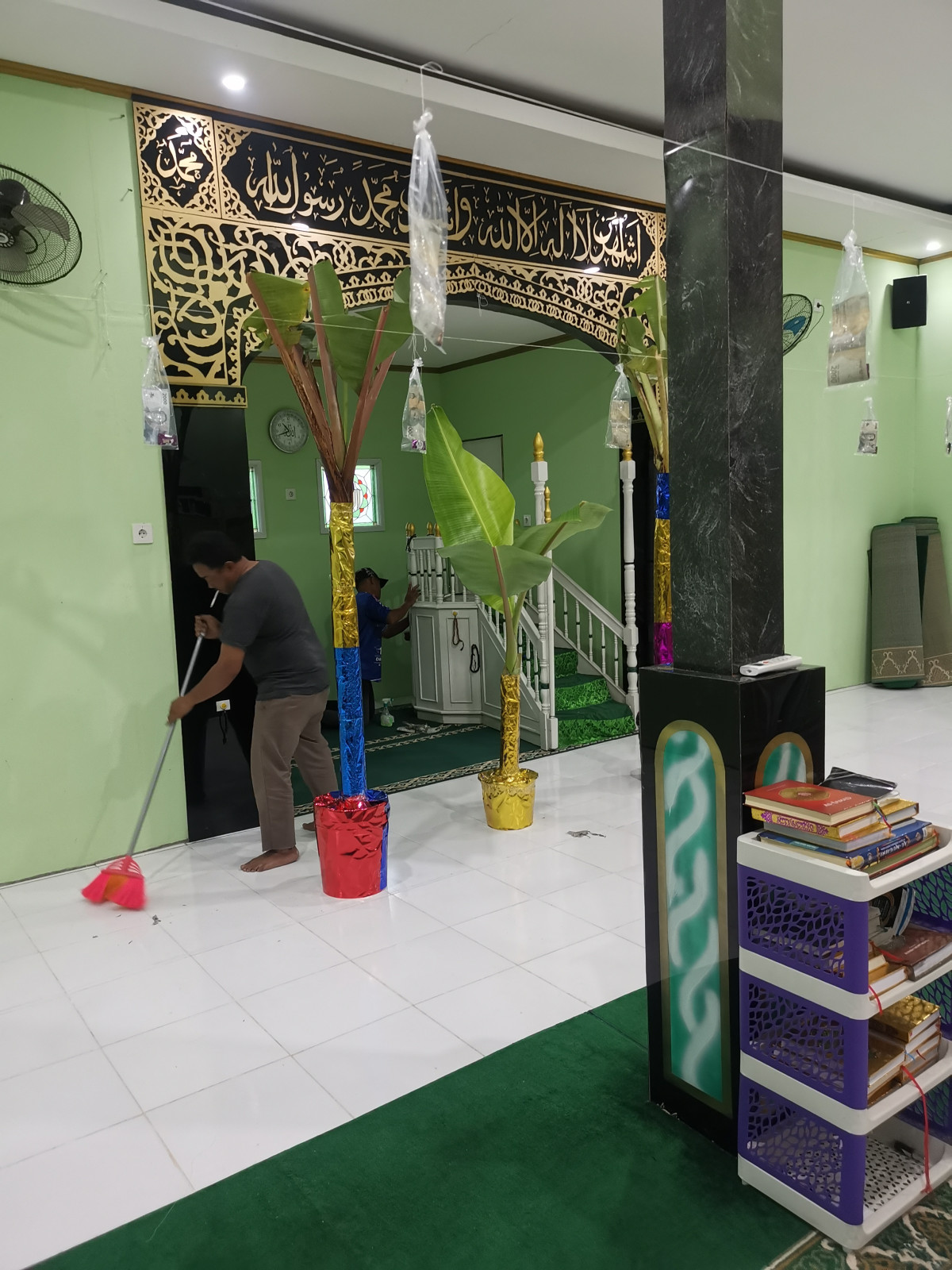 Kegiatan Gotong Royong Isra Miraj