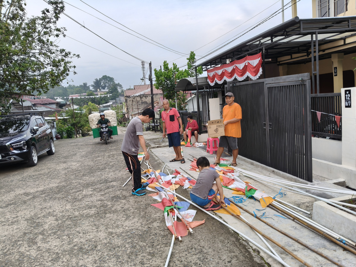 Pelepasan umbul-umbul dan bendera