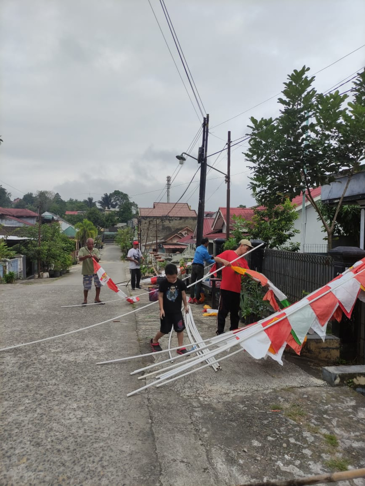 Kerja Bakti Pemasangan Umbul-umbul