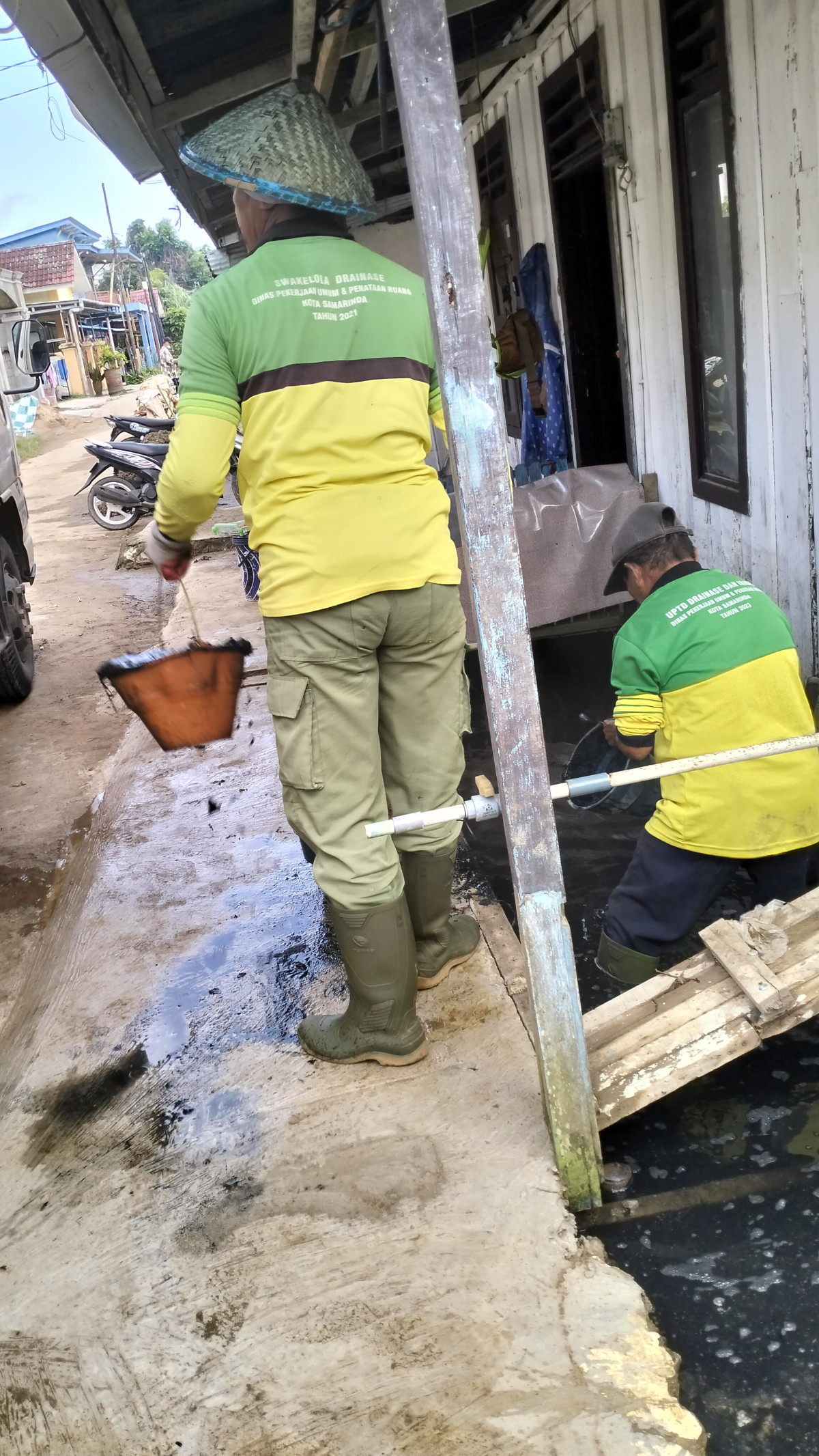Kerja Bakti saluran air RT 13